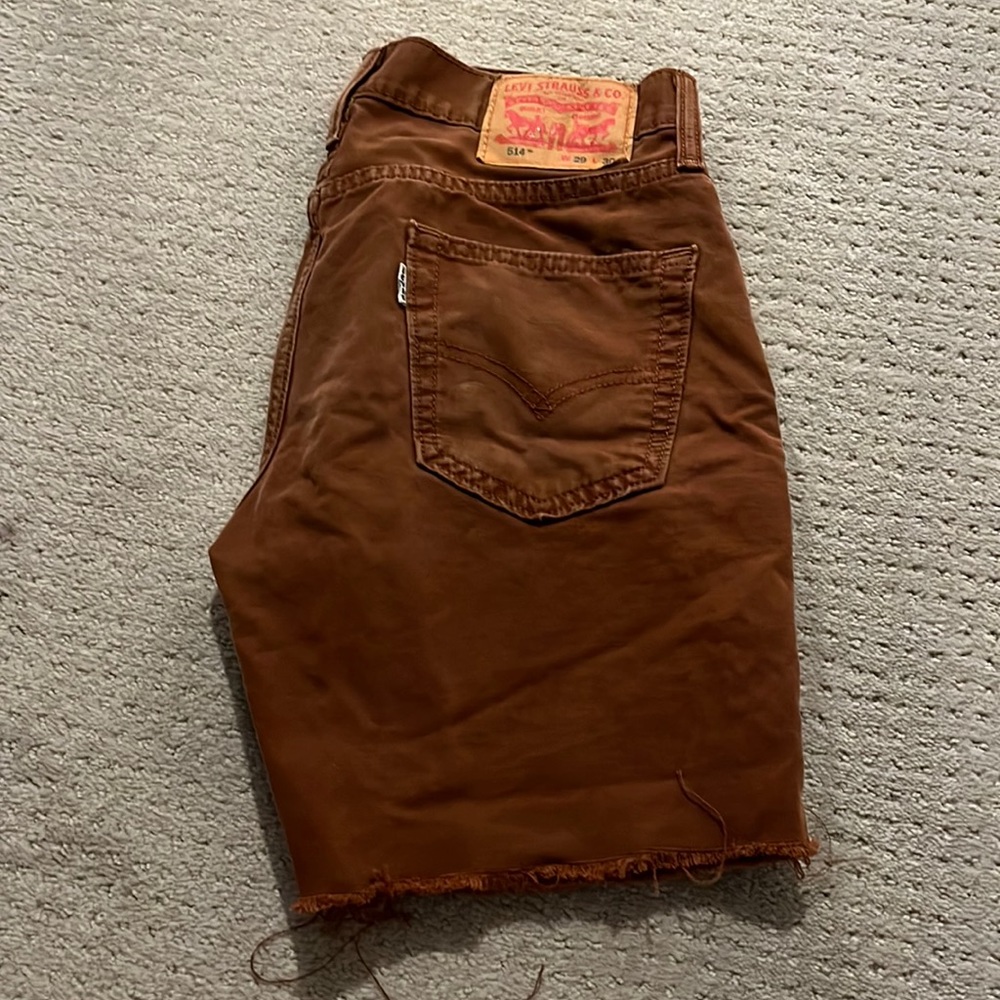 mid thigh levi shorts! Perfect for summer